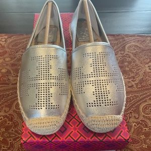 TORY BURCH Perforated Logo Metallic Silver Espadrilles, size 5.5, BNIB, MSRP$195